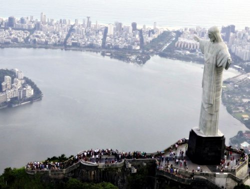 фотографии статуи Христа в Бразилии