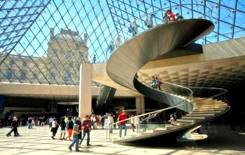 Музей Лувр в Париже (Франция)