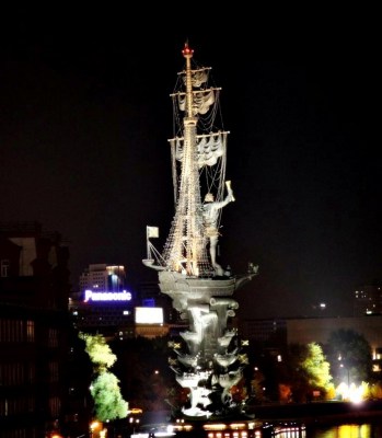 Памятник Петру I в Москве фото